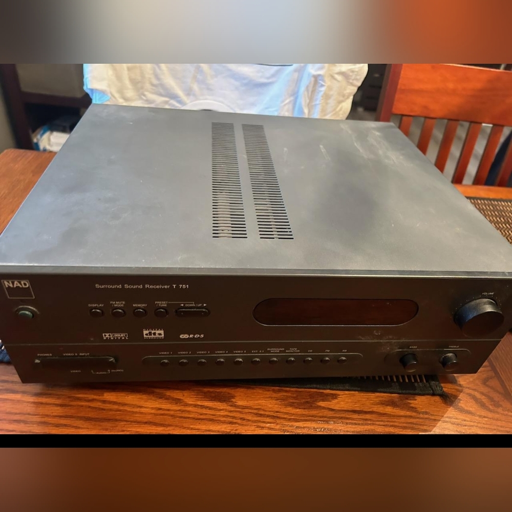 Surround sound receiver T 751